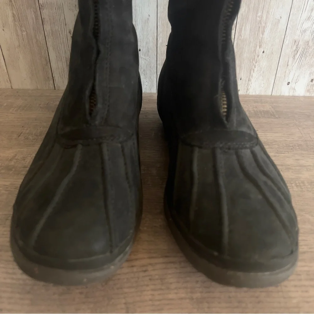 UGG Waterproof Women’s Shearling Lined Boots Size 7